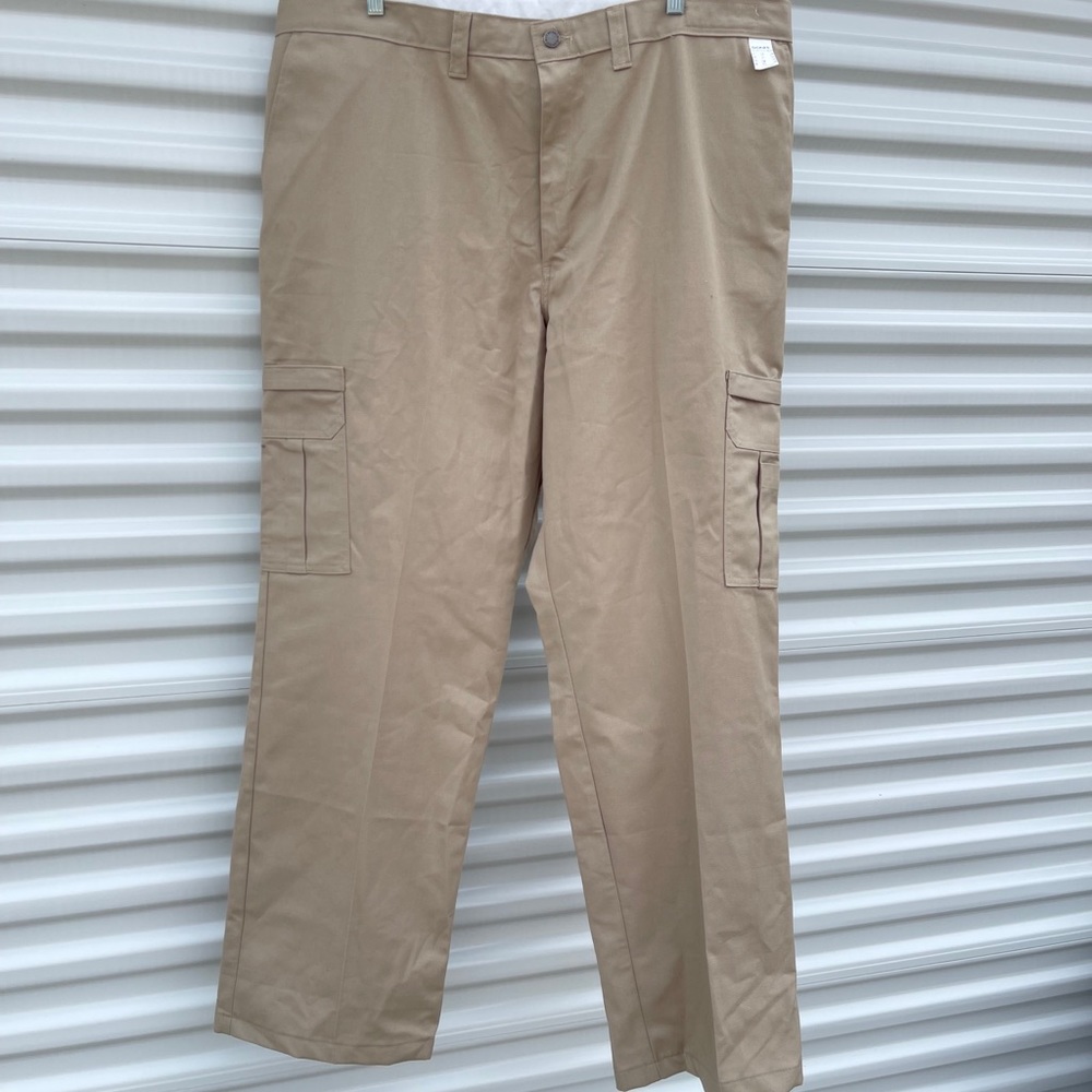 NWT Men’s Dickies Tan Work Pants, Size 44x32